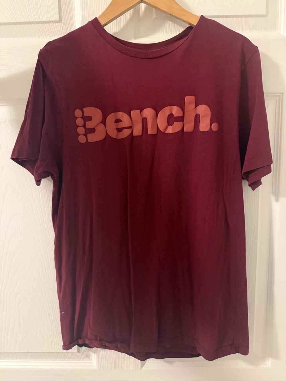 Bench Men’s Burgundy Logo T-Shirt Medium 100% Cotton Crew Neck Tee